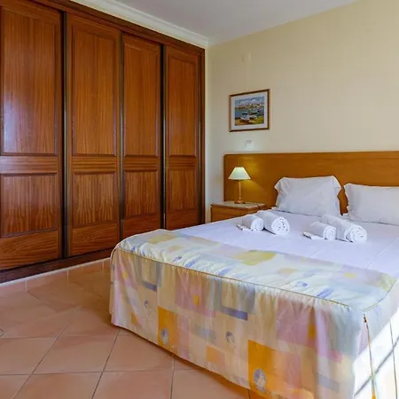 Lägenhet 2bdr Duplex W Ac & Pool In By Lovelystay