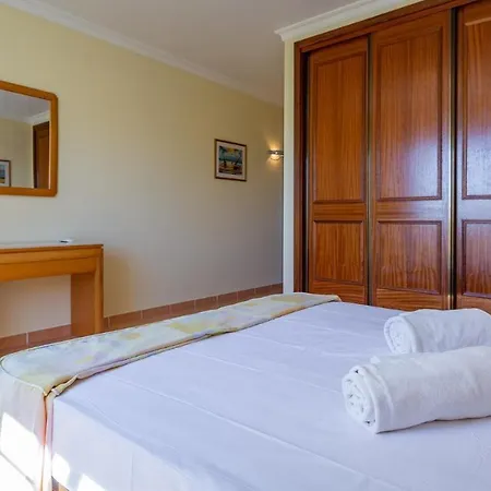 Lägenhet 2bdr Duplex W Ac & Pool In By Lovelystay