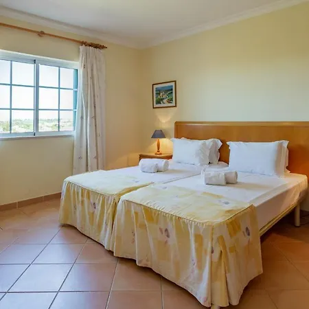 Lägenhet 2bdr Duplex W Ac & Pool In By Lovelystay