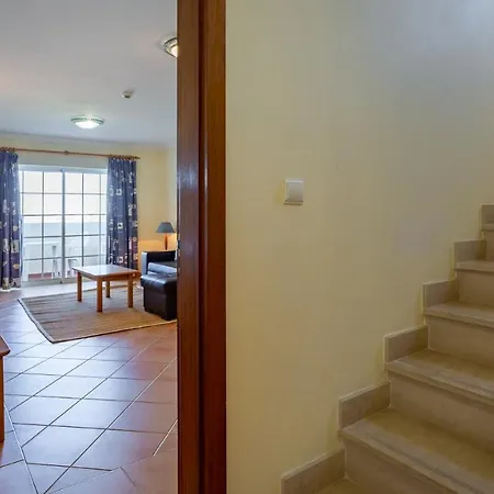 Lägenhet 2bdr Duplex W Ac & Pool In By Lovelystay