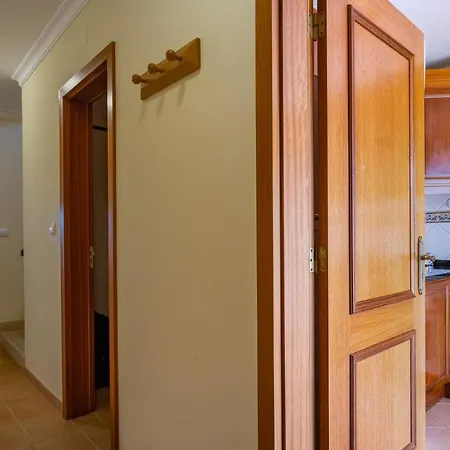 Lägenhet 2bdr Duplex W Ac & Pool In By Lovelystay